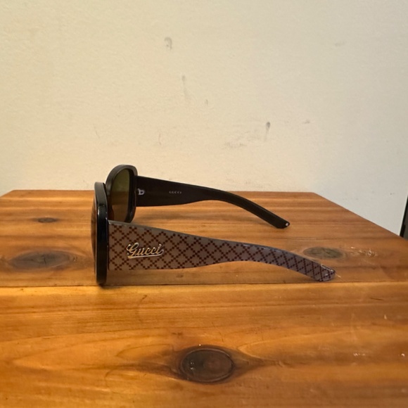 Women's Gucci Sunglasses - Picture 2 of 4